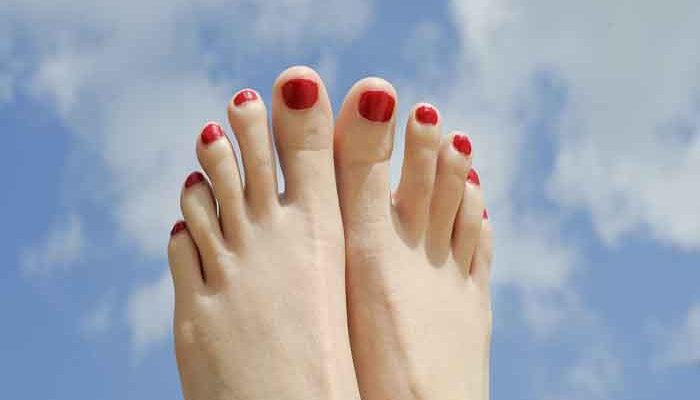 Beautiful feet ready for summer in 7 simple steps