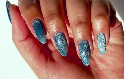 Velvet nails: the new manicure trend that is all the rage!