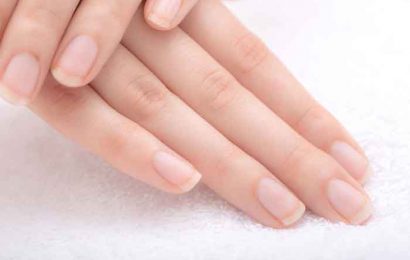 How to properly prepare your nails for a manicure at home?