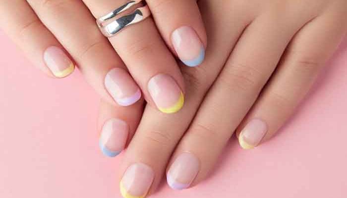 How is a gel nail application step by step?