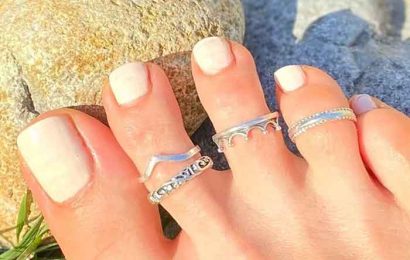 What jewelry with polish on your foot?