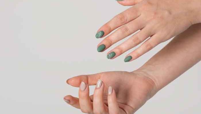 Advantages and disadvantages of gel manicure